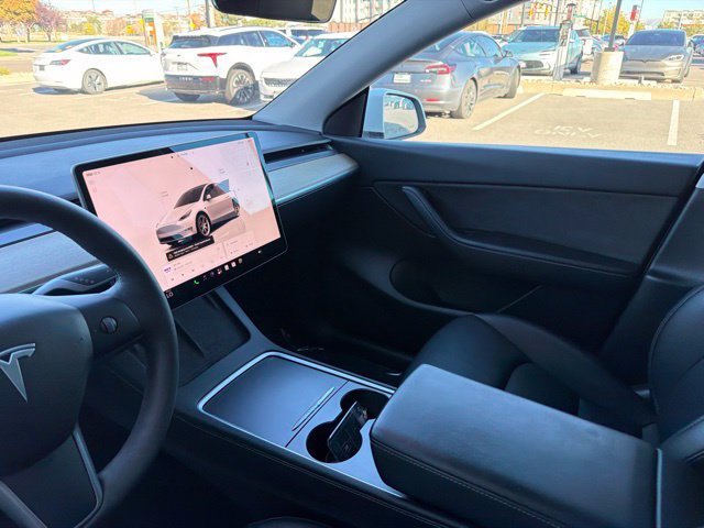 Used 2022 Tesla Model Y Long Range AWD/4WD image 24