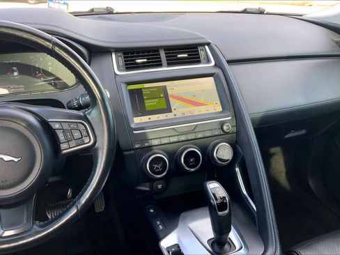 Used 2018 Jaguar E-PACE SE image 12