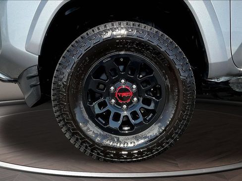 Used 2021 Toyota Tacoma SR5 RWD image 39