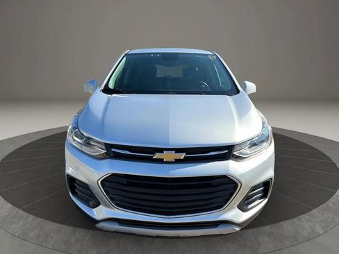 Used 2019 Chevrolet Trax LT w/ LT Convenience Package FWD image 2