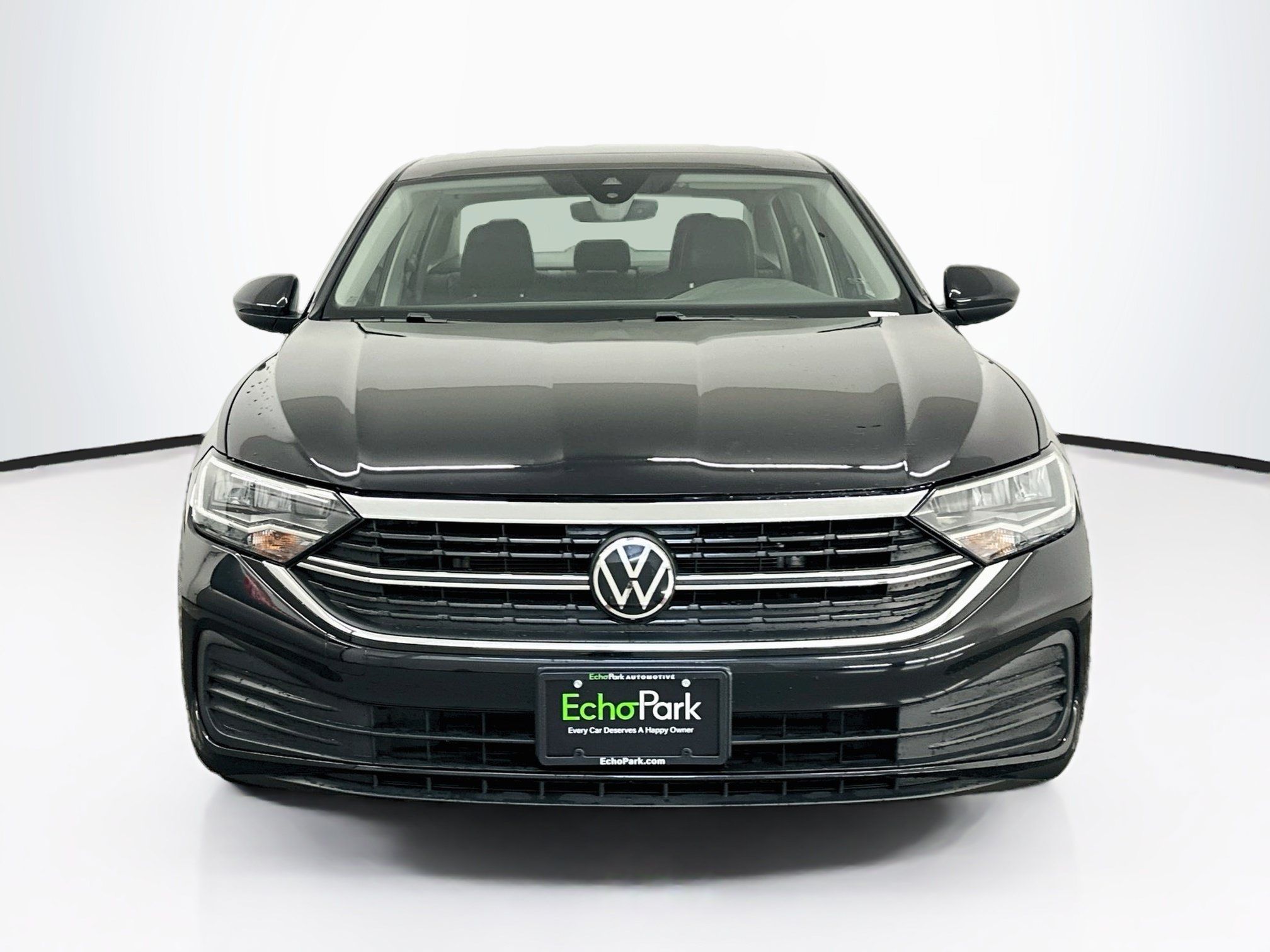 Used 2024 Volkswagen Jetta SE FWD image 2