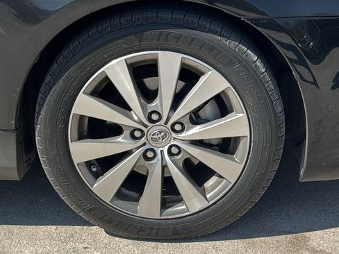 Used 2011 Toyota Avalon Limited image 32