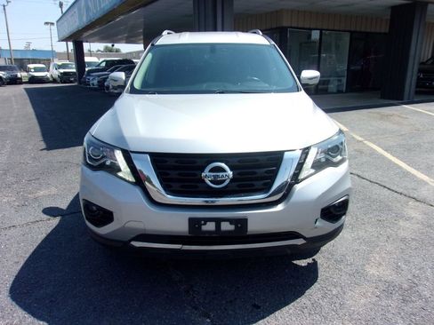 Used 2019 Nissan Pathfinder SV image 3