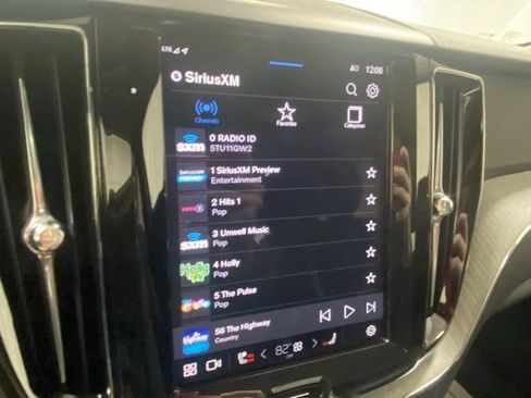 Certified 2025 Volvo XC60 B5 Plus image 20