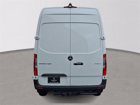 Used 2025 Mercedes-Benz Sprinter 2500 image 6