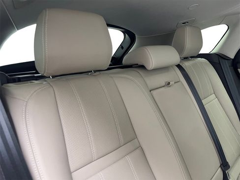 Used 2022 Land Rover Range Rover Velar R-Dynamic S image 41