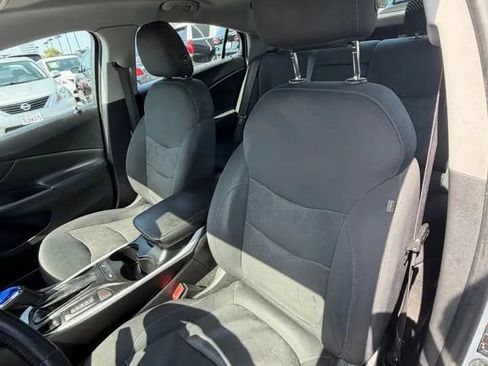 Used 2017 Chevrolet Volt LT FWD image 7