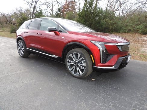 New 2026 Cadillac Optiq Luxury 2 image 3