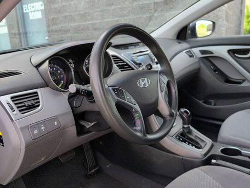 Used 2016 Hyundai Elantra SE w/ Option Group 02 FWD image 10