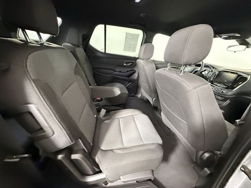 Used 2023 Chevrolet Traverse LT image 16