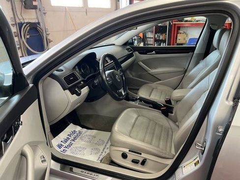 Used 2015 Volkswagen Passat TDI SEL Premium FWD image 6