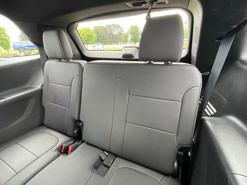 Used 2023 Chevrolet Traverse LT FWD image 24