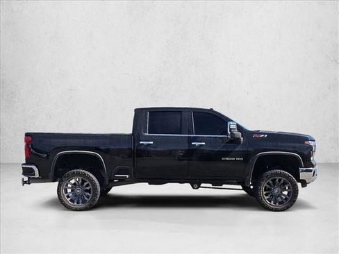 Used 2024 Chevrolet Silverado 2500 LTZ w/ LTZ Convenience Package image 4