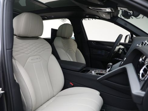 New 2025 Bentley Bentayga Extended Wheelbase image 28