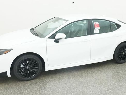 New 2026 Toyota Camry SE FWD image 5