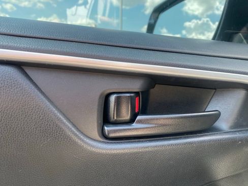Used 2021 Toyota RAV4 LE FWD image 13