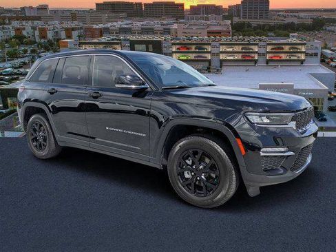 Certified 2023 Jeep Grand Cherokee Limited RWD image 1