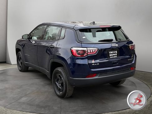 Used 2020 Jeep Compass Sport image 5