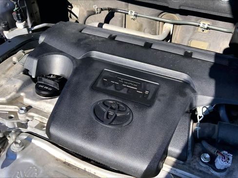 Used 2015 Toyota RAV4 LE image 28