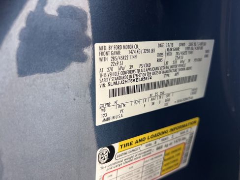 Used 2019 Lincoln Navigator Select w/ Technology Package image 32