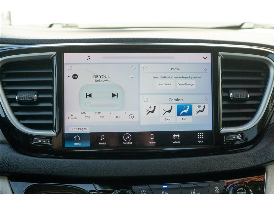 Used 2023 Chrysler Pacifica Touring-L FWD image 17
