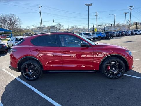 Used 2024 Alfa Romeo Stelvio Veloce image 32
