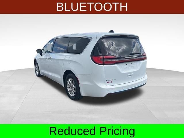 Used 2024 Chrysler Pacifica Touring-L FWD image 5