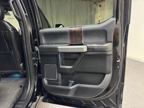 Used 2017 Ford F150 Platinum w/ Equipment Group 701A Luxury image 14