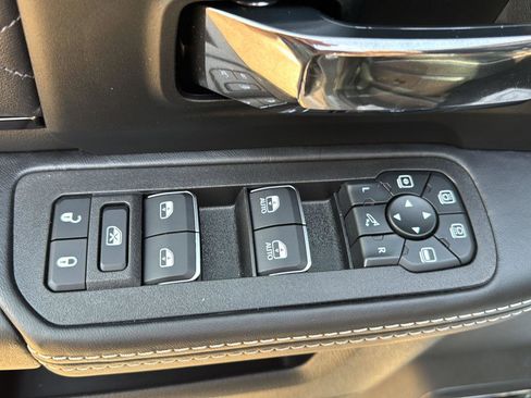 Used 2025 RAM 2500 Limited AWD/4WD image 14