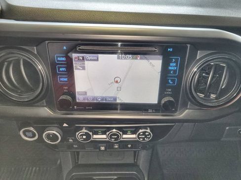 Used 2019 Toyota Tacoma TRD Off-Road AWD/4WD image 18