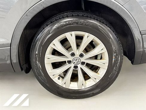 Used 2018 Volkswagen Tiguan S w/ 3rd Row Seat Package AWD/4WD image 31