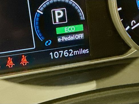 Used 2025 Nissan Leaf S image 19