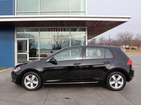 Used 2017 Volkswagen Golf Wolfsburg Edition image 6