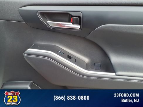 Used 2021 Toyota Highlander XLE image 9