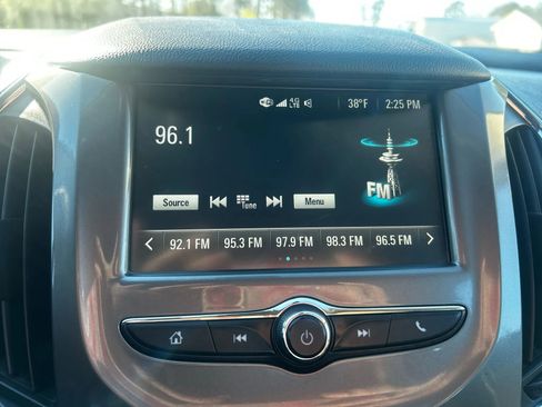 Used 2017 Chevrolet Cruze LT image 17