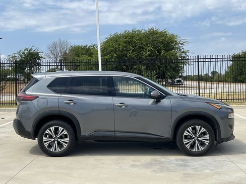 Used 2021 Nissan Rogue SV AWD/4WD image 3
