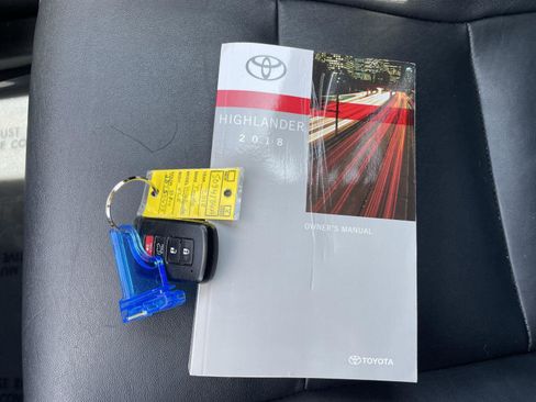 Used 2018 Toyota Highlander XLE image 19