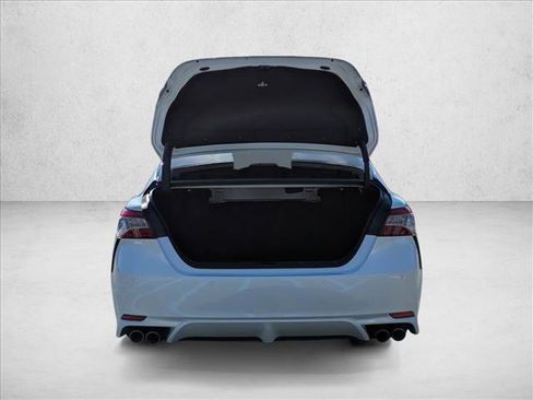 Used 2018 Toyota Camry XSE image 7