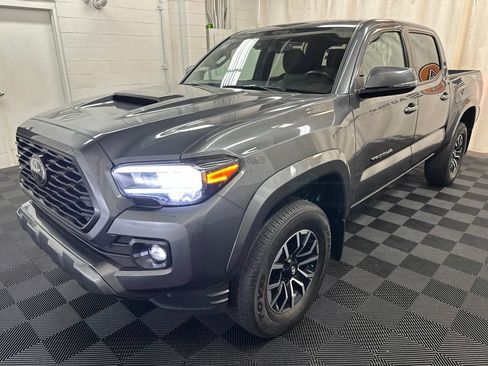 Used 2023 Toyota Tacoma TRD Sport w/ Technology Package AWD/4WD image 4
