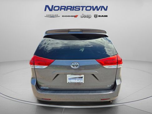 Used 2013 Toyota Sienna XLE FWD image 5