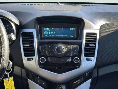 Used 2011 Chevrolet Cruze LT image 17