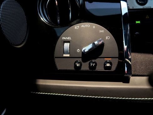 Used 2016 Rolls-Royce Dawn image 26