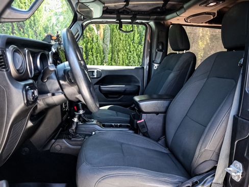 Used 2018 Jeep Wrangler Sport AWD/4WD image 7
