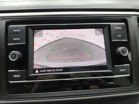 Used 2022 Volkswagen Atlas Cross Sport SE image 2