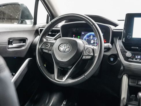 Certified 2025 Toyota Corolla Cross XLE FWD image 16
