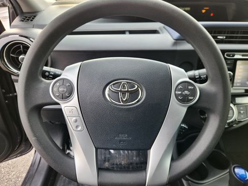 Used 2016 Toyota Prius C Two image 9