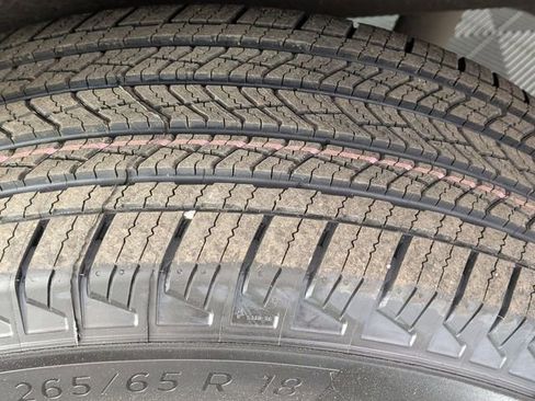 Certified 2025 GMC Sierra 1500 SLT image 9