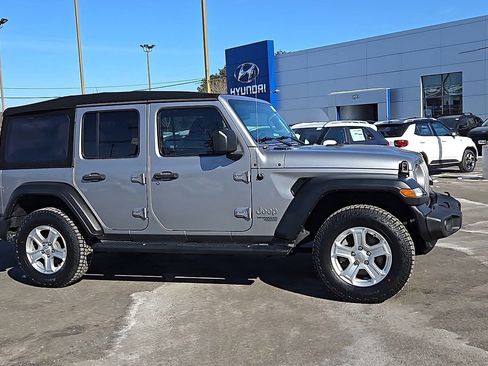 Used 2019 Jeep Wrangler Unlimited Sport S image 2