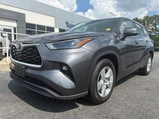 Used 2024 Toyota Highlander LE FWD video 1