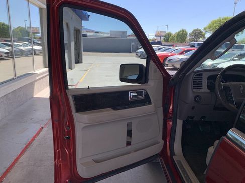 Used 2017 Lincoln Navigator Select AWD/4WD image 11